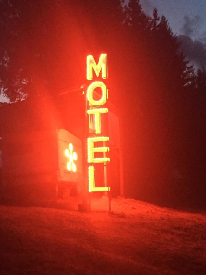 Hotel Piekalne Kalniesi Zewnętrze zdjęcie